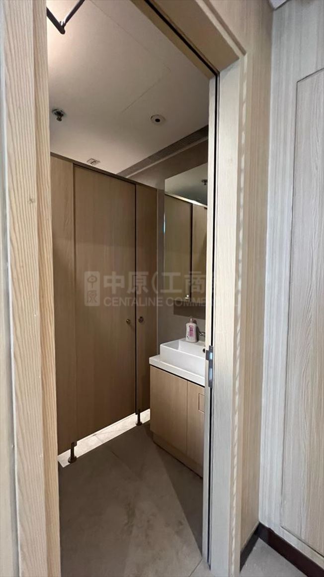 Photo materials about 78-80 Wing Lok Street | Office Listing | Centaline Commercial