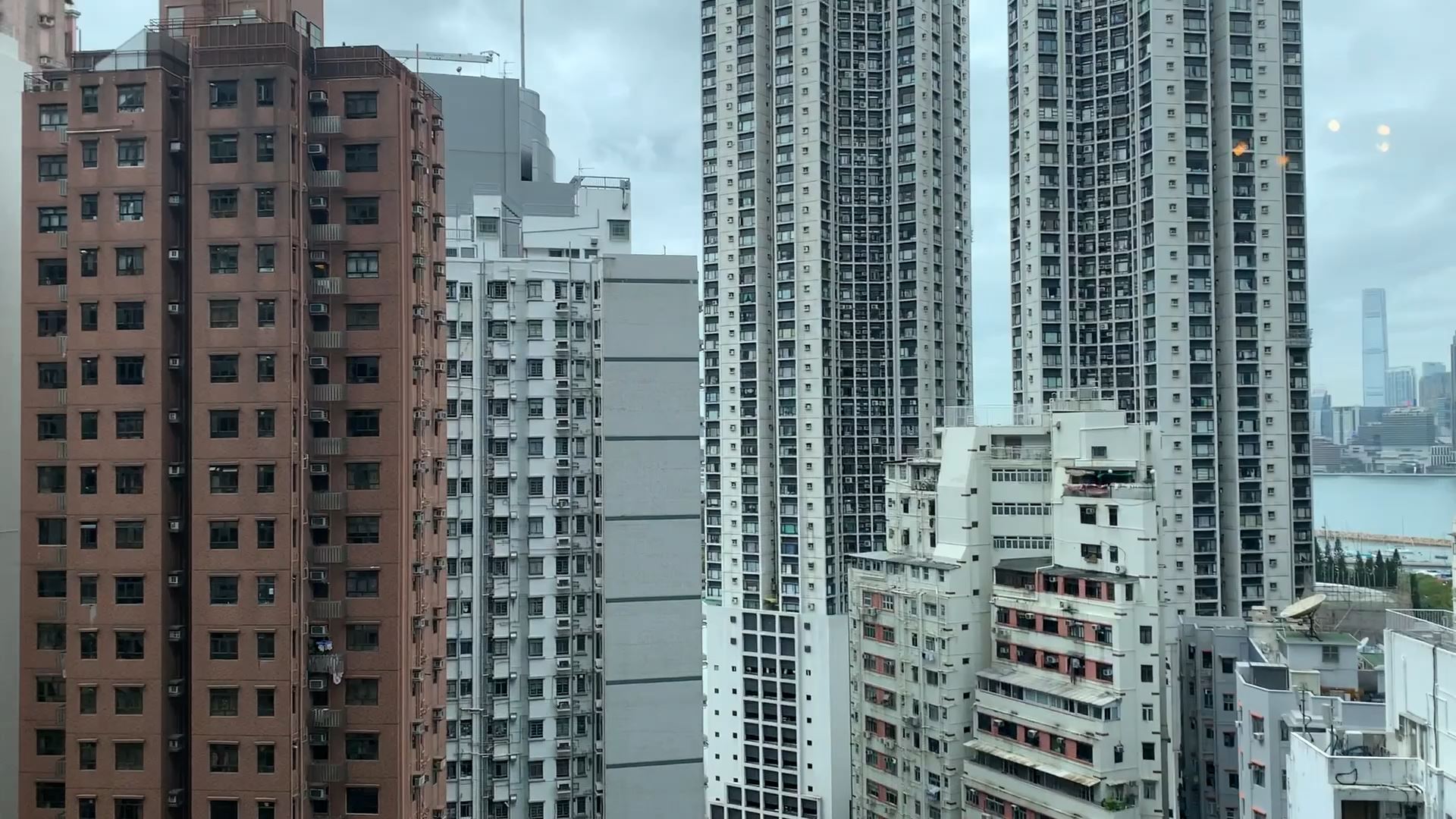 柏傲山 2座, 視頻